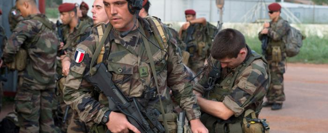 وزير الدفاع التونسي يتفقد جاهزية الجيش للمشاركة في حظر التجول