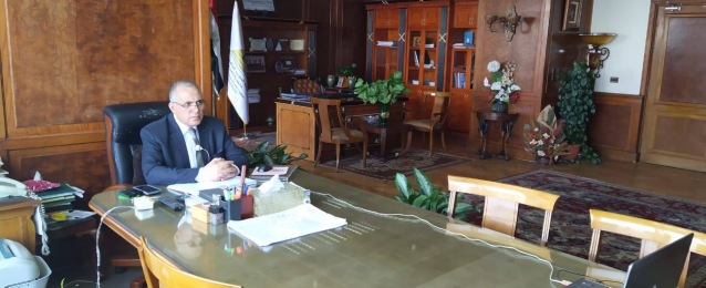 وزير الري يبحث مع قيادات الوزارة الاستعداد لموسم أقصى الاحتياجات