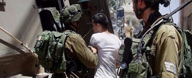 الاحتلال الإسرائيلي يعتقل 19 فلسطينيا من الضفة الغربية