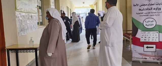 الكويت تختار برلمانها الجديد في ظل أزمتي كورونا والاقتصاد
