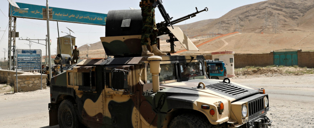 الجيش الأفغاني : تطهير طريق رئيسي من “نقاط تفتيش” تابعة لطالبان