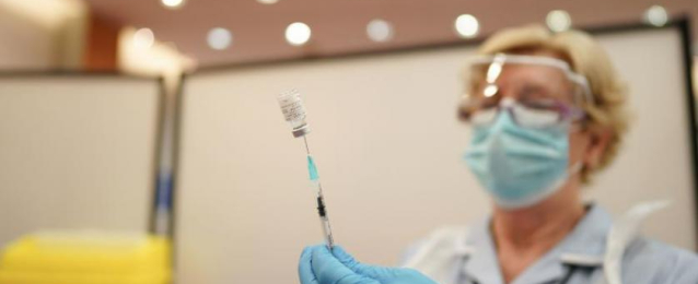 بريطانيا تجمع مليار دولار لتوزيع اللقاحات في الدول النامية