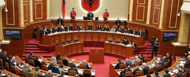 البرلمان الألباني يبدأ في إجراءات اتهام الرئيس إيلير ميتا بالتقصير