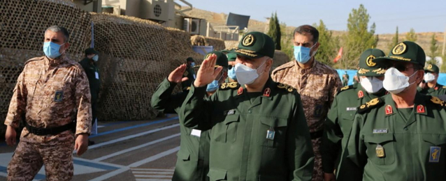 الحرس الثوري الإيراني يزيح الستار عن صاروخ “ألماس” ويتسلم أسلحة جديدة
