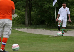 بالصور ..” الفوتجولف ” رياضة جديدة تغزو أوروبا