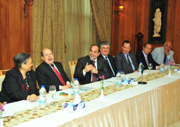 المشير السيسى يلتقى وفدا من رموز الفكر الاشتراكى والناصري واليساري .