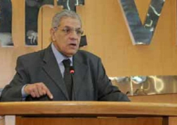 محلب يهنئ عمال مصر بعيدهم.. ويؤكد ثقته في وطنيتهم