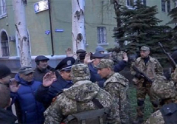 موالون لروسيا يسيطرون على مبنى البلدية بكوستيانتينفكا فى اوكرانيا