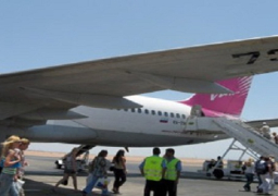 بدوى : منصور يتفقد مطار شرم الشيخ الدولي ويصافح عدداً من السائحين