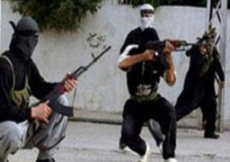 هجوم مسلح على سيارة شرطة واصابة ضابطين وشرطى