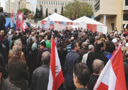 إضراب عام في لبنان احتجاجا على فشل إقرار زيادة الرواتب