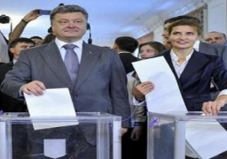 الأوكرانيون يدلون بأصواتهم لإختيار رئيس جديد لإنقاذ البلاد