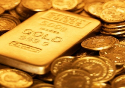 الذهب يهبط لأدنى مستوى في 3 أشهر ونصف