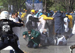 الشرطة التركية تقمع تظاهرة في موقع حادث المنجم في سوما