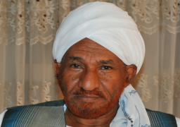 أحزاب وقوى سياسية تتوسط لدى البشير للإفراج عن المهدي