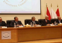 “العليا للانتخابات” تغير قاضيا يوجه الناخبين لصالح حمدين صباحى