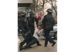 القبض على 30 ناشطا من منظمة “جرين بيس” بهولندا