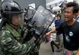 قائد الجيش التايلاندى يدعو الاطراف المتناحرة لتسوية الازمة