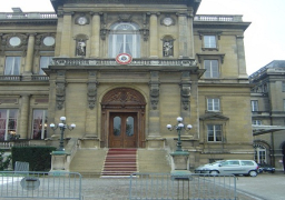 فرنسا تطالب رعاياها بالحد من التنقل يومي الانتخابات