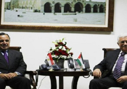 فهمي يلتقي عباس في لندن ويجدد دعم مصر الكامل للموقف الفلسطيني