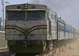 مجهولون يضرمون النار فى قطار بالشرقية