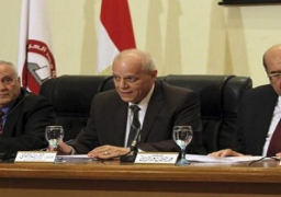 لجنة الانتخابات تحفظ مخالفة حملة مرشح رئاسي بتوزيع اللمبات الموفرة