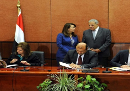 محلب يشهد توقيع اتفاقيتين لتطوير المخابز و التوسع في المنافذ المتنقلة