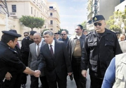 وزير الداخلية يفتتح أعمال التطوير والتحديث لمجمع تراخيص الأميرية