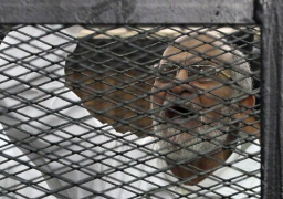 تأجيل محاكمة بديع و 50 من قيادات الإخوان في قضية “غرفة عمليات رابعة” إلى 11 أكتوبر