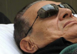 أنباء عن إصابة مبارك بكسر في الفخذ عقب سقوطه داخل غرفته