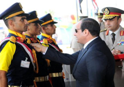 قرار جمهوري بتقليد أوائل الدراسات العليا وأوائل خريجي أكاديمية وكلية الشرطة نوط الامتياز من الطبقة الثانية