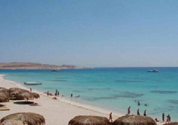 رصد تلوث بترولي جديد علي شواطئ مدينة غارب