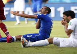 سواريز قد يتعرض للطرد من المونديال والايقاف 24 مباراة دولية