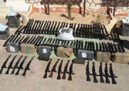 ضبط سيارة نقل بداخلها ذخائر وخزن لأسلحة آلية بقنا