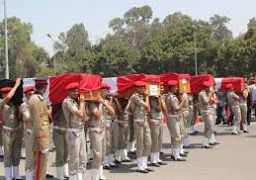 القوات المسلحة تنعي شهداء ‘الفرافرة’.. و ‘السيسي’ يشارك في الجنازة العسكرية لشهداء حادث الفرافرة