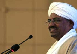 البشير يؤكد اعتزامه توسيع دائرة الممارسة السياسية والحرية للمواطنين