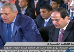 الرئيس السيسي يؤدي صلاة عيد الفطر بمسجد القوات الجوية