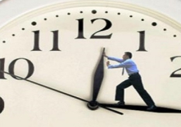 العودة للعمل بالتوقيت الصيفى اعتبارا من منتصف ليل غد الخميس