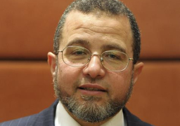 وصول رئيس الوزراء اﻻسبق هشام قنديل إلى قسم الدقى تمهيدا للإفراج عنه