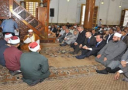 محافظ أسيوط يؤدي صلاة العيد وسط المواطنين بمسجد المعهد الديني