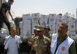 الجيش يرسل مواد غذائية ومياه للمصريين العالقين بليبيا