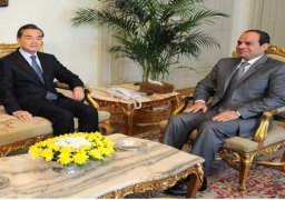 وزير خارجية الصين يدعو السيسي لزيارة بلاده.. والرئيس: تنمية “قناة السويس” يتوافق مع طريق الحرير