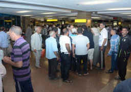 الحكومة تنفي تحميل العائدين من ليبيا قيمة تذاكر السفر