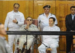 تأخر وصول مبارك لـ”محاكمة القرن” بسبب سوء الأحوال الجوية