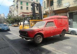 بالصور.. حملة لإزالة السيارات المتهالكة من شوارع الإسكندرية