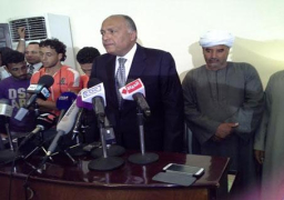 وزير الخارجية يصل مطار القاهرة مع 310 مصريين عائدين من ليبيا.. ويعقد مؤتمرًا صحفيًا لشرح أوضاع العالقين