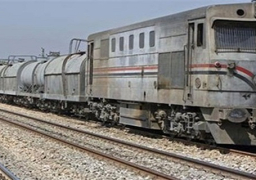 عودة حركة القطارت بالمنيا بعد توقفها ساعة على يد الإخوان