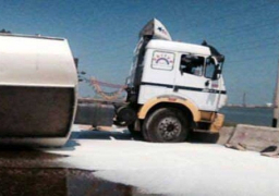 غلق الطريق الدولي الساحلي ببورسعيد إثر انقلاب سيارة زيوت