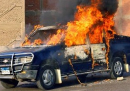 مجهولون يشعلون النيران فى سيارتى شرطة أمام قسم مينا البصل