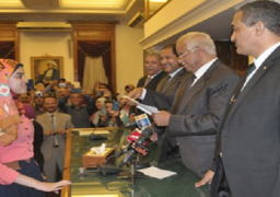 محافظ القاهرة يكرم أوائل الشهادات ويعتمد نتيجة الدور الثانى للإعدادية